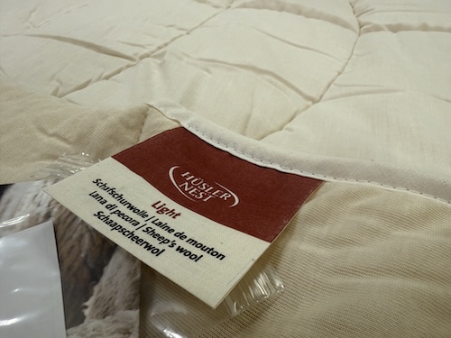 ヒュスラーネストのウール掛布団を入荷