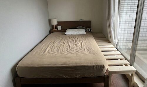 ベッドの隙間を埋める「特注敷布団」（東京都）